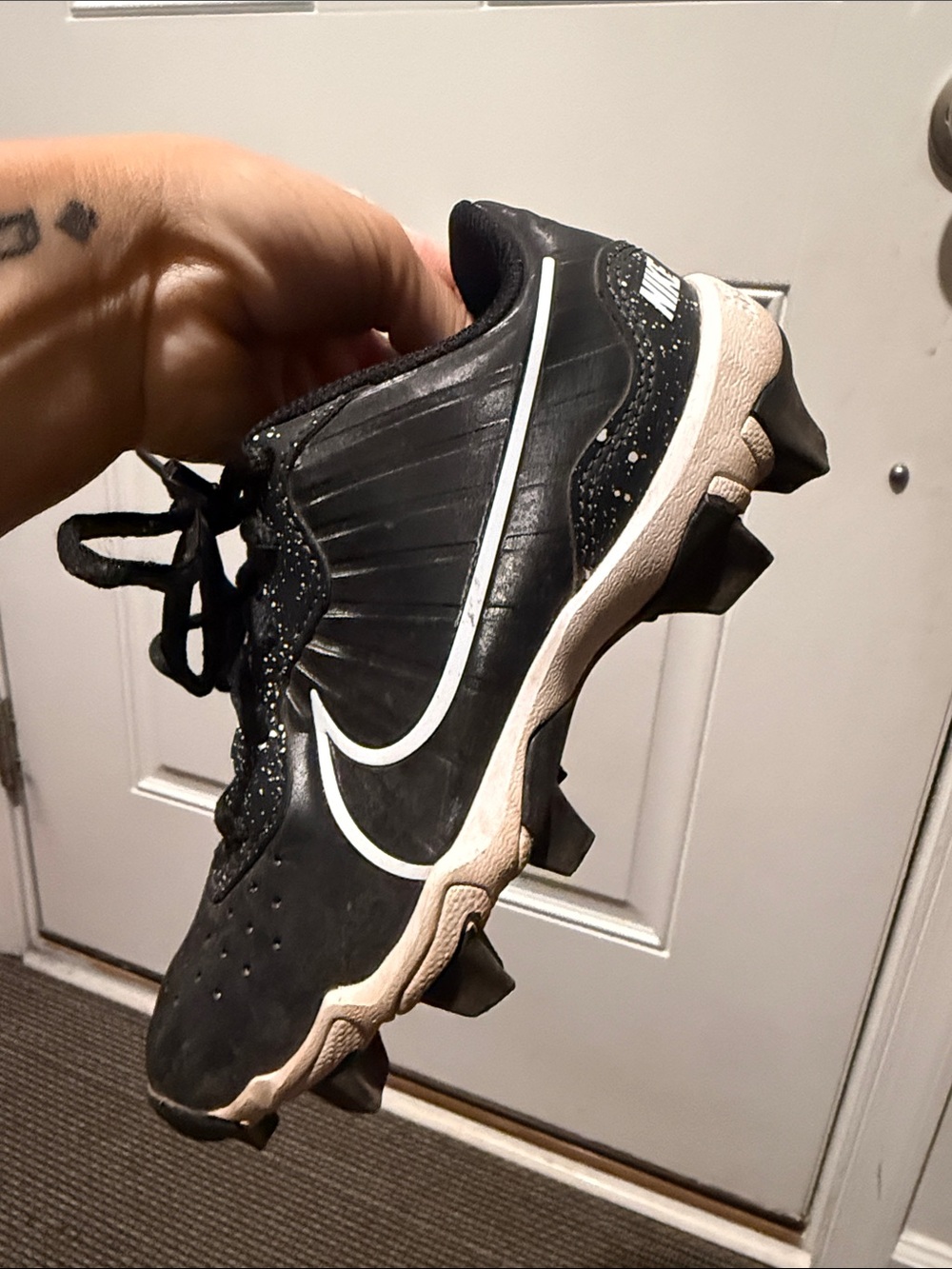 Nike Youth Black and White Baseball Cleats